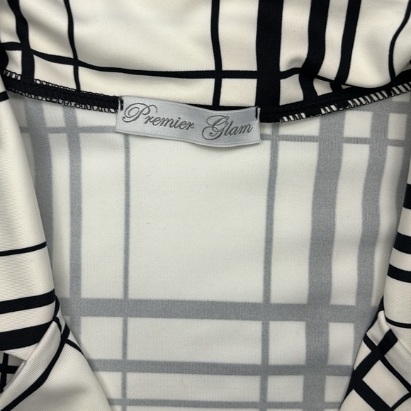 Black and white plaid duster - fits size small - Picture 2 of 7